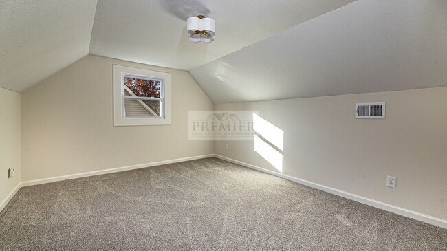 Building Photo - 9841 Melrose Dr