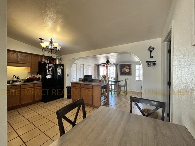 Building Photo - 4650 E Calle Aurora