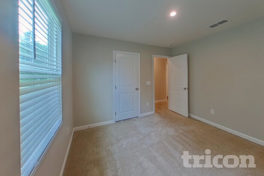 Building Photo - 886 Purcell Dr