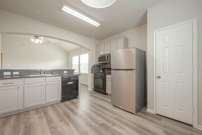 Building Photo - 3979 Mossy Spring Ln