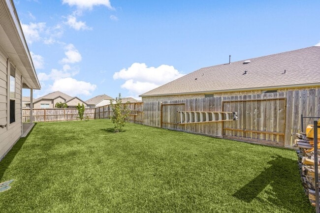 Building Photo - 907 Youth Water Rd