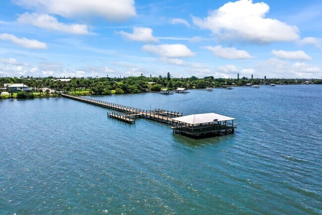 Melbourne Beach Pier - 419 Ocean Ave