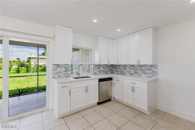 Building Photo - 1917 Cape Coral Pkwy W