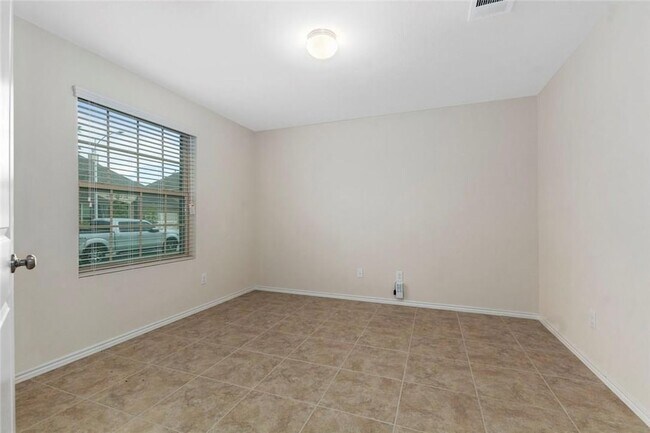 Building Photo - 837 Hillrose Dr