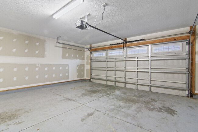 Building Photo - 752 Radiant Dr
