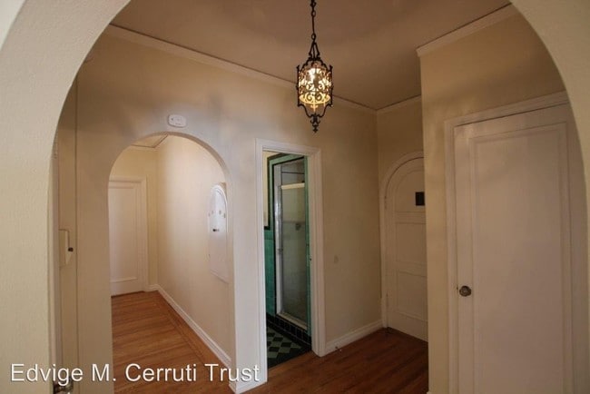 Building Photo - 3636 Scott St