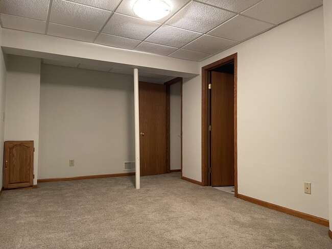 Building Photo - 1210 Acewood Blvd