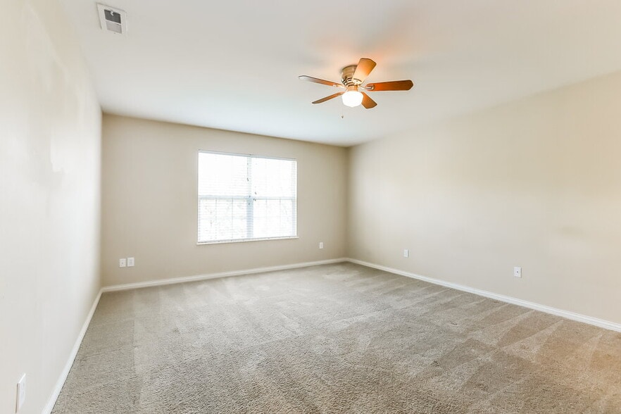 Building Photo - 4768 Beach Club Dr