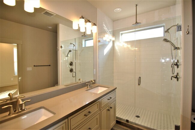 Building Photo - 1704/1706 Danny Boy Lane Duplex