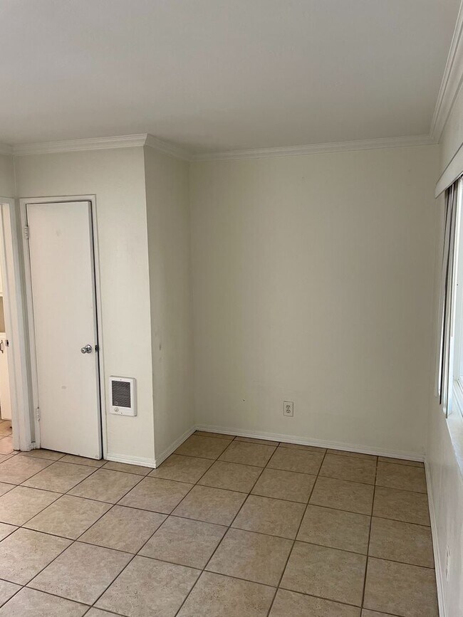 Building Photo - Studio in Pacific Beach Apartment Community