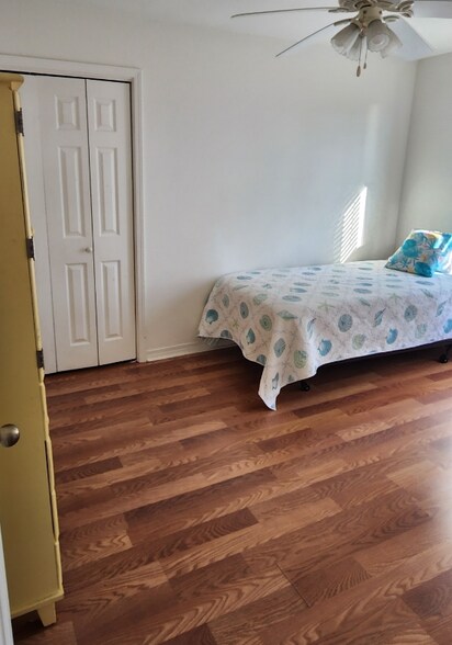 Building Photo - 870 Marina Dr