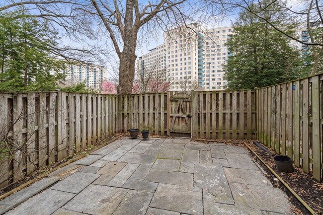 Building Photo - 5407 Grove Ridge Way