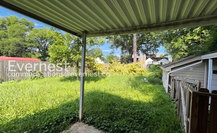 Building Photo - 507 S Lovell Ave