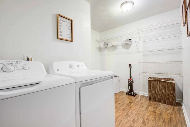 Building Photo - Hunters Ridge of Blacksburg