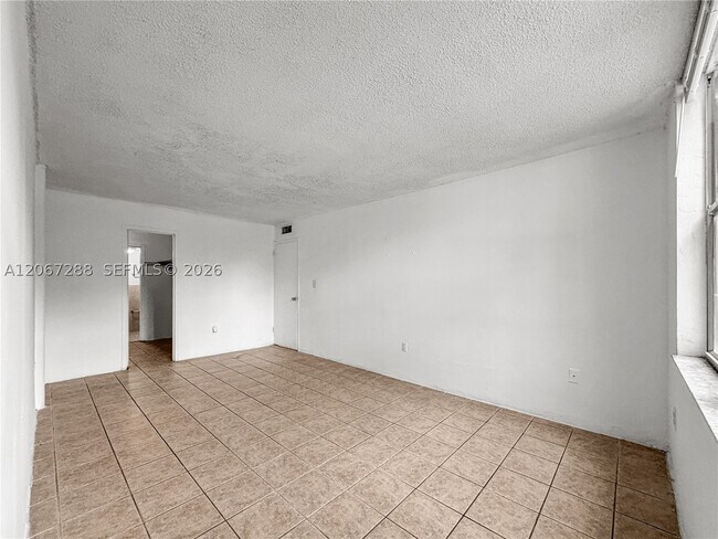 Building Photo - 1800 Sans Souci Blvd