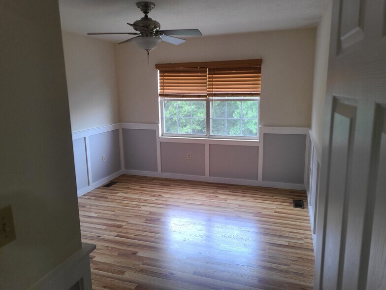 2nd BR - 1528 Old Oak Ln