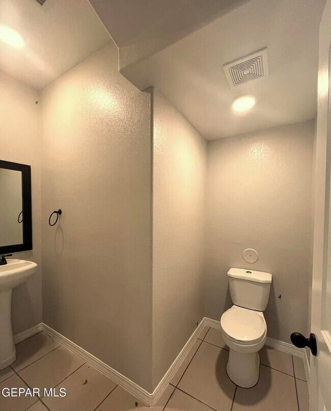 Building Photo - 5849 Dalhart Dr