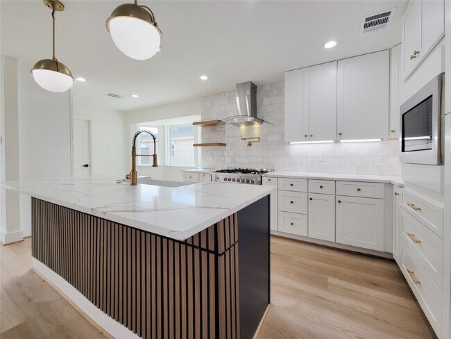 Building Photo - 20223 Laurel Lock Dr