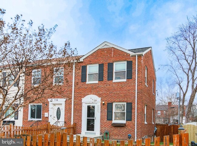 Building Photo - 718 S Payne St