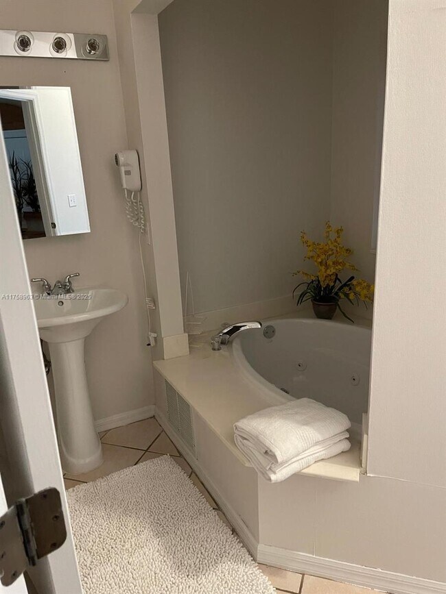 Building Photo - 9840 Perfect Dr