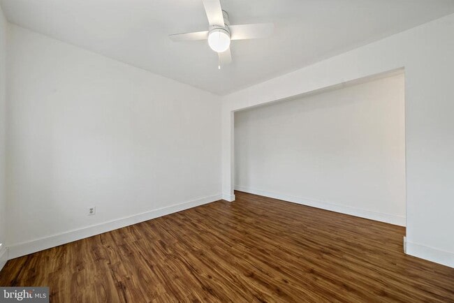 Building Photo - 2400 S Hutchinson St