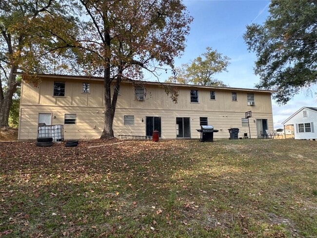 Building Photo - 813 Azalea St