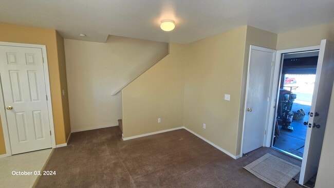 Building Photo - Spacious Two Story Townhome on Golf Course