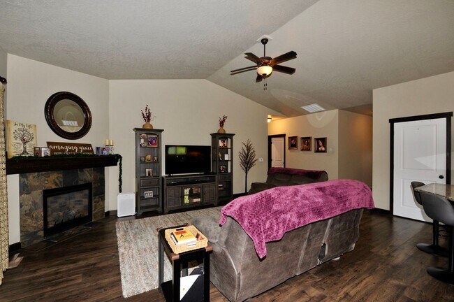 Building Photo - Luxury 3 bed 2 bath Rancher: Miller's Landing
