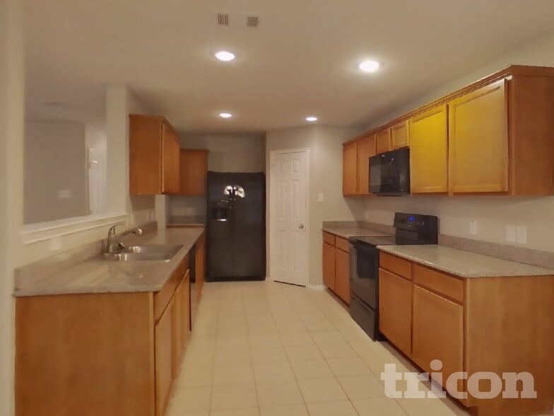 Building Photo - 2506 Eastwood Dr