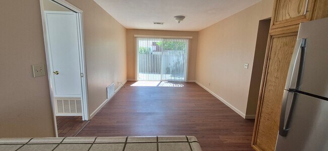 Building Photo - 1121 Swallow Ln