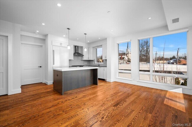 Building Photo - 422 E Boston Post Rd