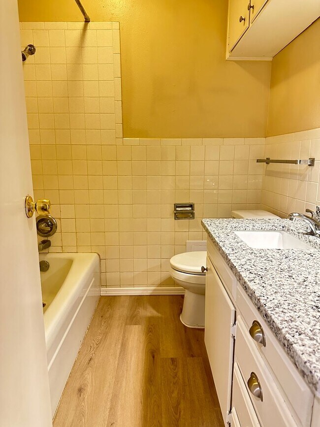 Building Photo - Super cute 3 bed, 2 bath!!