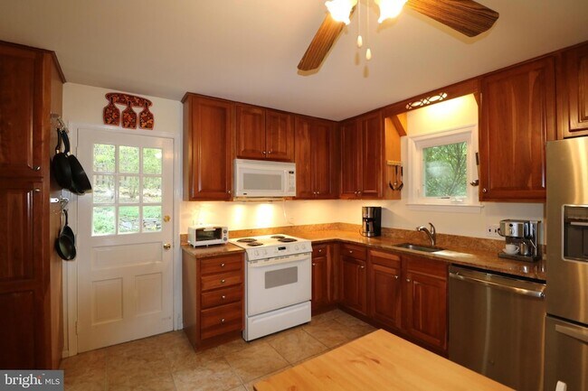 Building Photo - 6703 Rannoch Rd