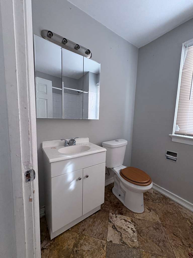 Building Photo - 240 Fountain St