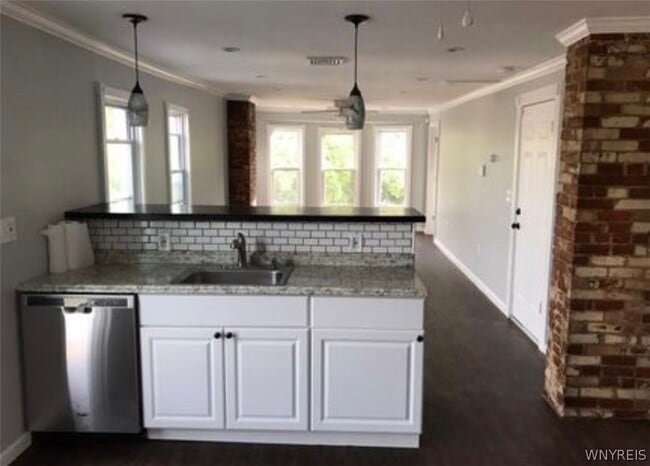 Building Photo - 497 West Ave