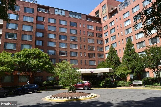 Building Photo - 1111 Arlington Blvd