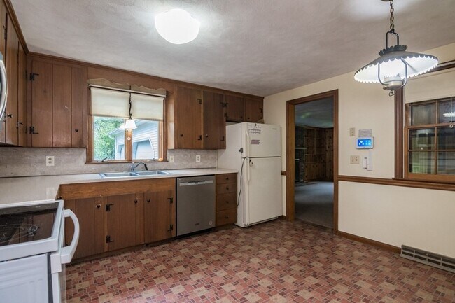 Building Photo - 78 Melwood Ave