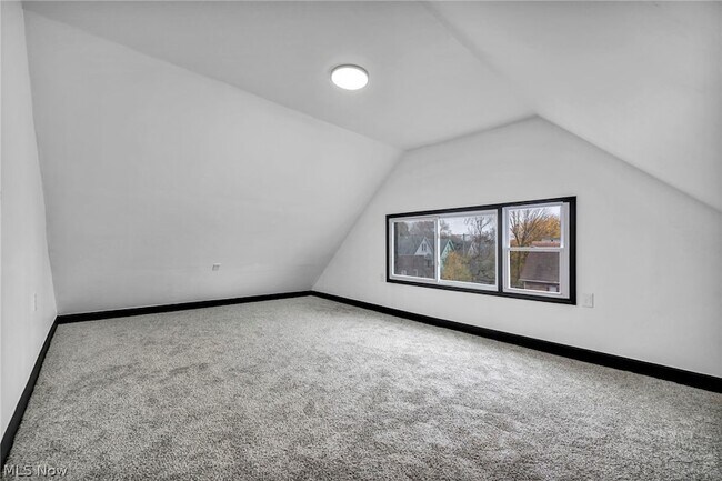 Building Photo - 12001 Oakview Ave