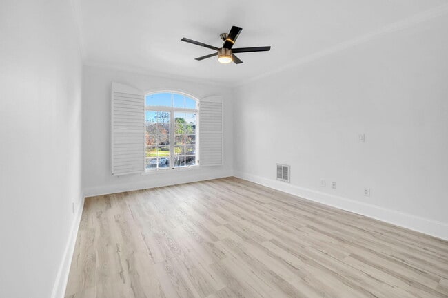 Building Photo - 1524 Glenlake Cir