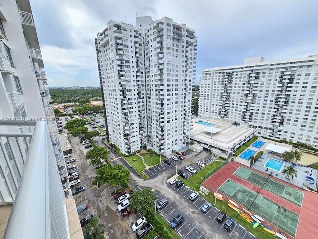 Building Photo - 18081 Biscayne Blvd