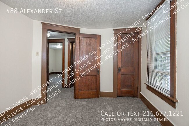 Building Photo - 3 floor Bright & Vibrant 4 bedroom home !