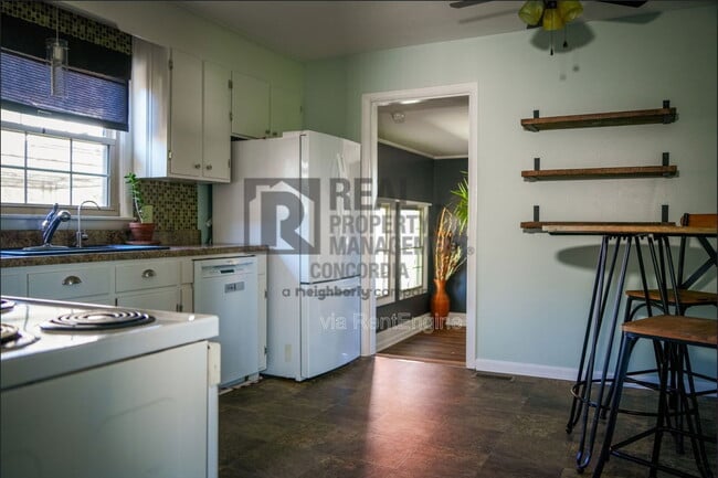 Building Photo - 550 Scenic Dr