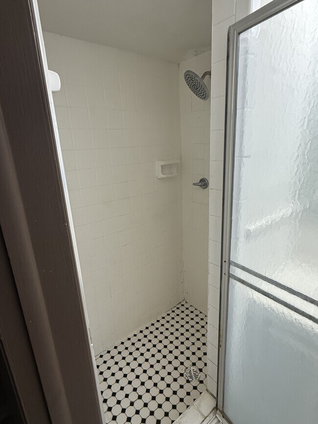 Building Photo - 7634 Rosewood Dr