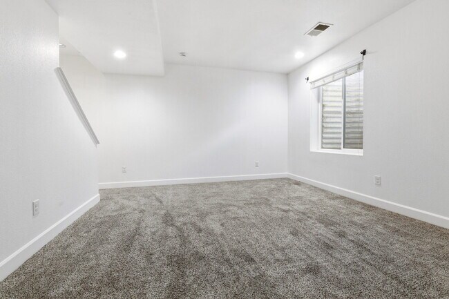 Building Photo - $2,940.95 - 4 Bed, 3 Bath Home in Denver with Central A/C and Fenced in Yard!