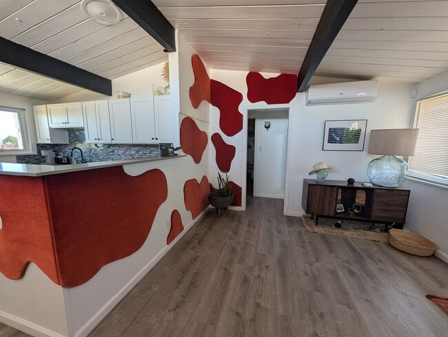 Building Photo - Adorable 2 bedroom 1 bathroom home