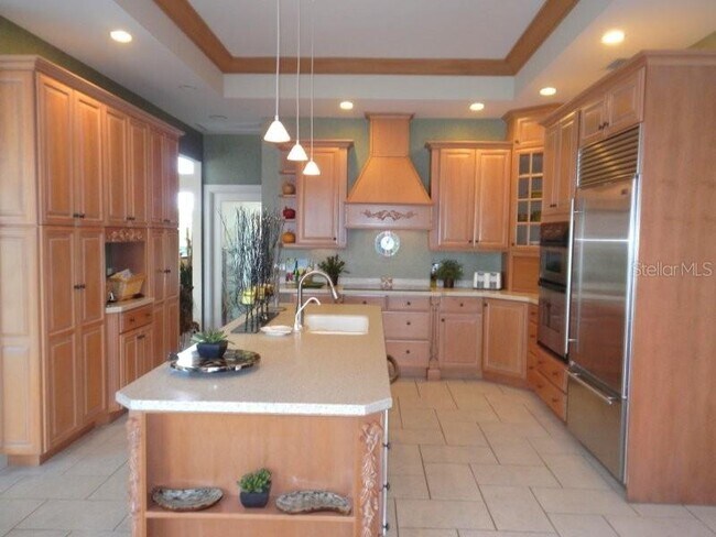 Building Photo - 811 W Henry St