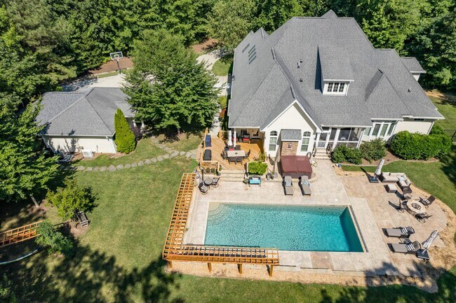 Building Photo - 246 Valley Meadow Dr