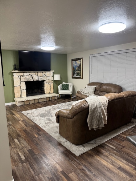 Building Photo - 4524 Balsam Ave