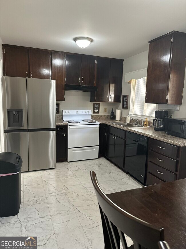 Building Photo - 1613 Apple Valley Dr