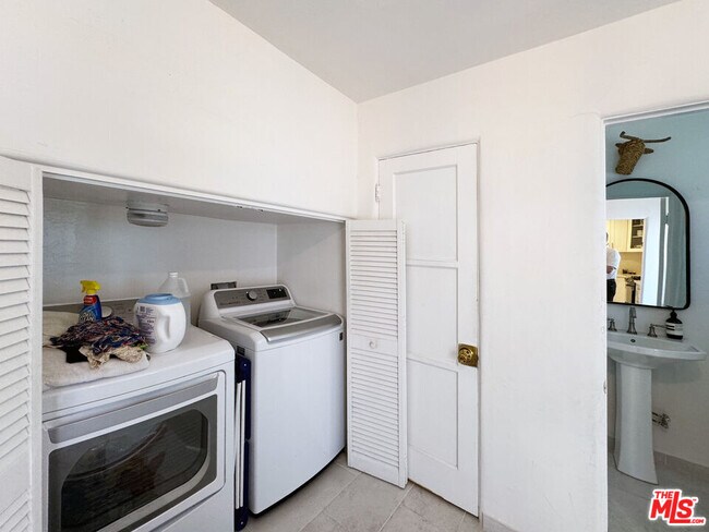 Building Photo - 3306 Waverly Dr